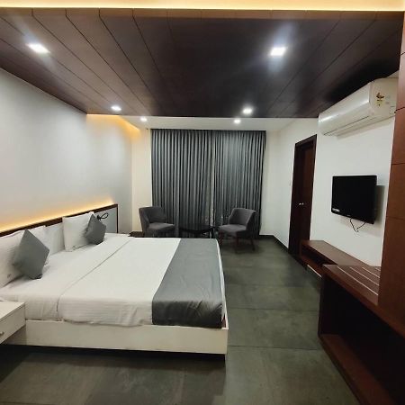 Brahma The Hotel Султан Батери Екстериор снимка